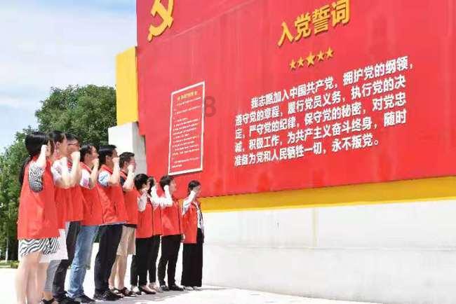 【新时代文明实践】情暖寒冬,相伴成长——何坝镇积极开展寒期儿童关心关爱服务活动